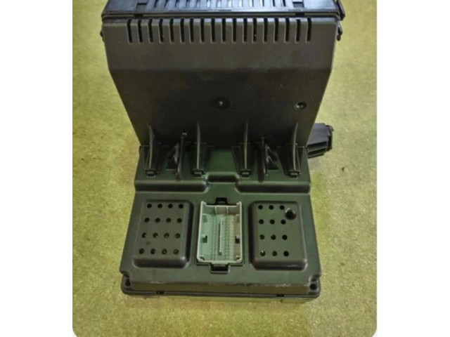 Блок предохранителей 30765148   Volvo XC90    