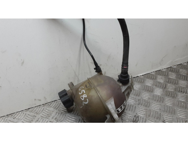 Расширительный бачок охлаждающей жидкости