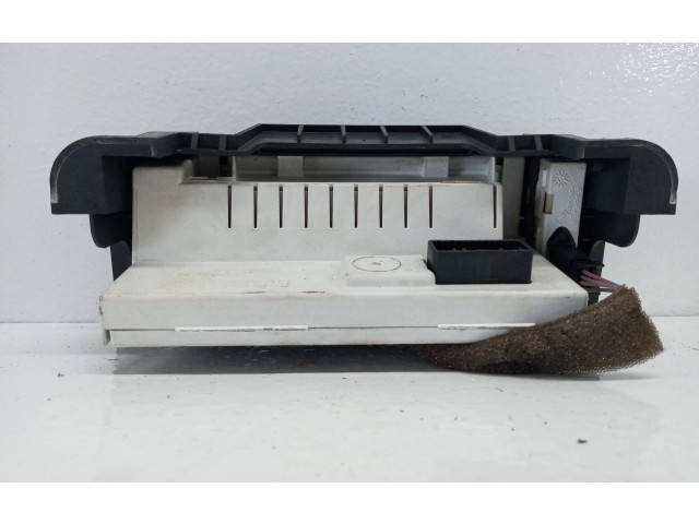 Дисплей 8200290542 Renault Megane II