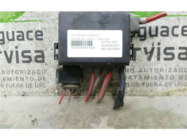 Блок предохранителей  1J0937550AC, 0090012   Audi A3 S3 8L    