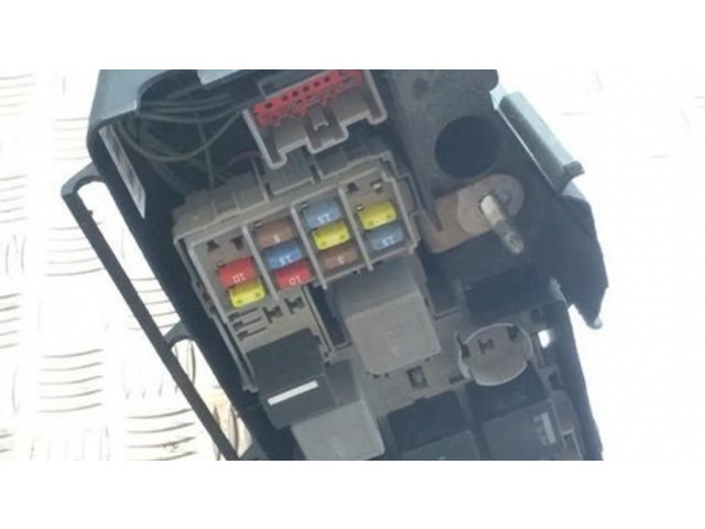 Pojistková skříňka 30797010 Volvo V70 2006