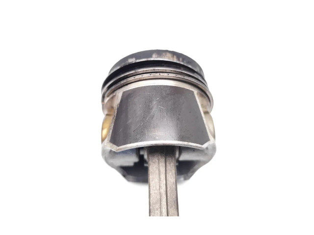  Поршень с шатуном CLHA CLHA  Skoda Octavia Mk3 (5E)  