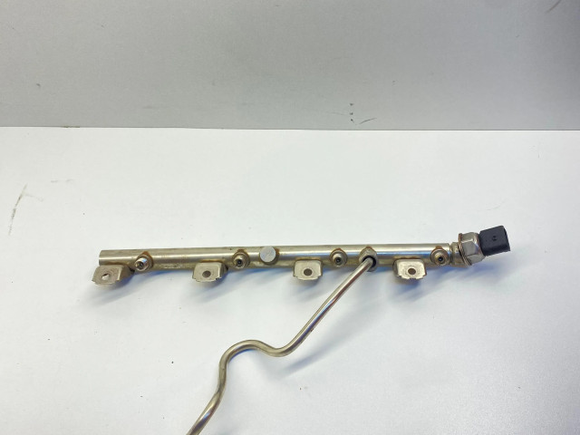 Vstřikovací lišta 7537319, 1214215243 BMW 5 F10 F11 pro benzínový motor 4.4