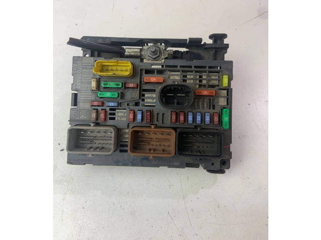 Блок предохранителей  9807028680, R03   Peugeot Expert    