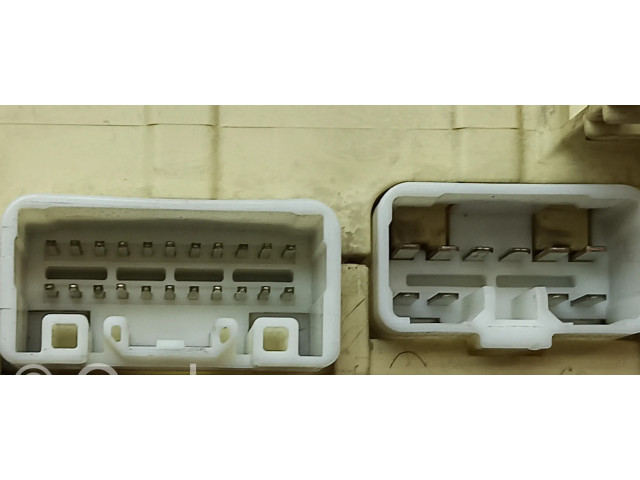 Блок предохранителей 8273050080, 0J220052 Lexus LS 430