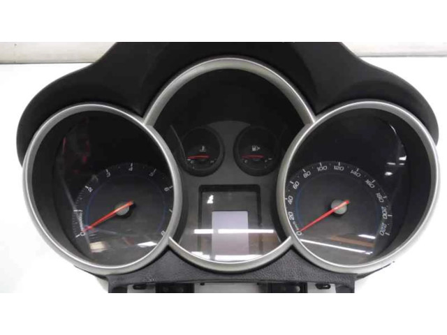 Přístrojová deska Chevrolet Cruze 2013 95472850