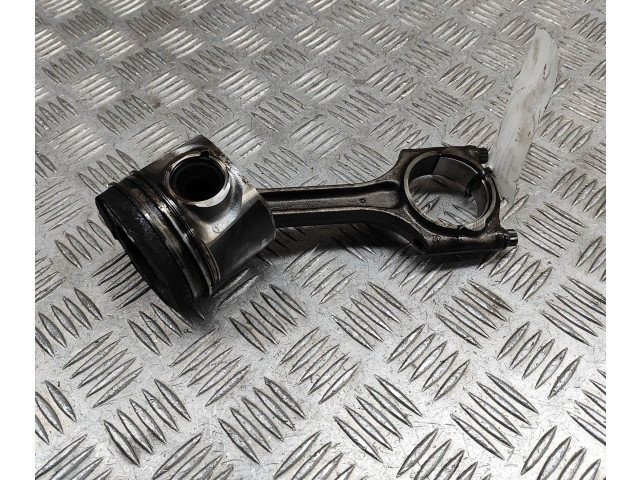  Поршень  31339777, 31401216  Volvo V60  