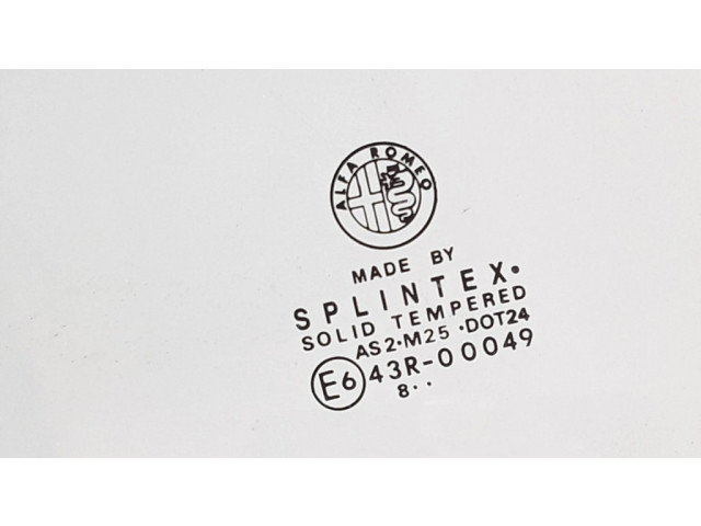 Основное стекло передних дверей (четырехдверного автомобиля)