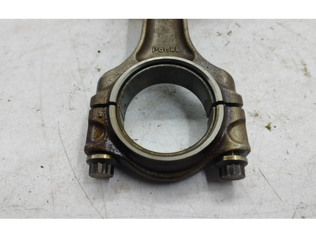  Поршень с шатуном    Maserati Quattroporte  