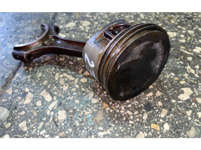 Píst 24520A Volvo XC70