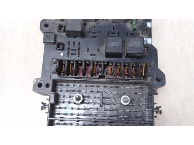 Pojistková skříňka P4686722, P4707693 Chrysler Voyager 2002