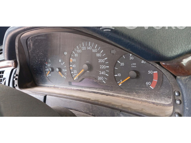 Přístrojová deska Mercedes-Benz E W210