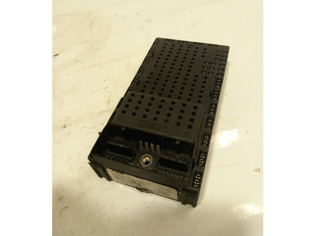 Блок предохранителей  8688153, 8688153   Volvo V70    