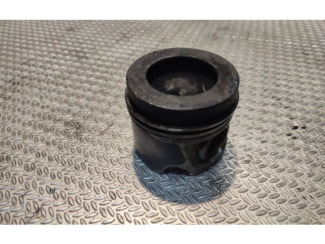 Píst 03L107065AG   Volkswagen Crafter  pro naftový motor 2.0  