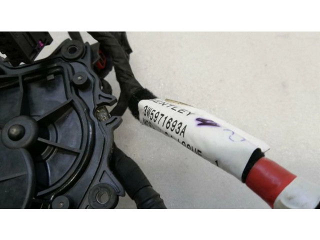 Механизм фиксации задней двери