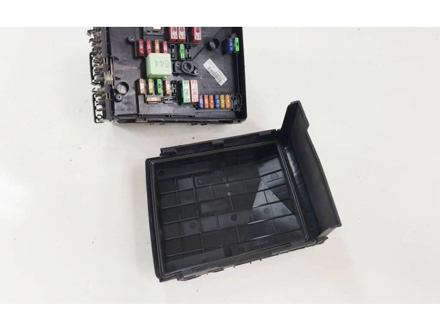 Блок предохранителей     Skoda Octavia Mk2 (1Z)    