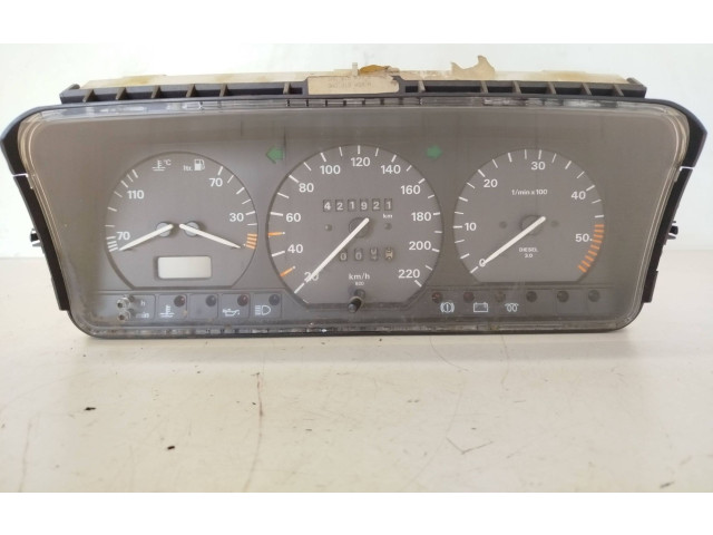 Панель приборов 81117788   Volkswagen PASSAT B4       