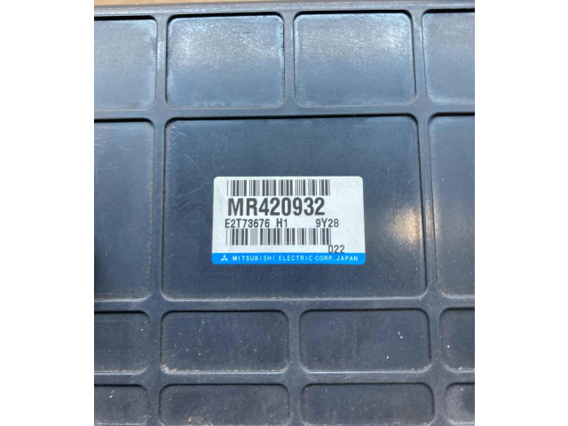 Блок управления двигателем Блок управления MR420932, E2T73676 Mitsubishi Space Runner