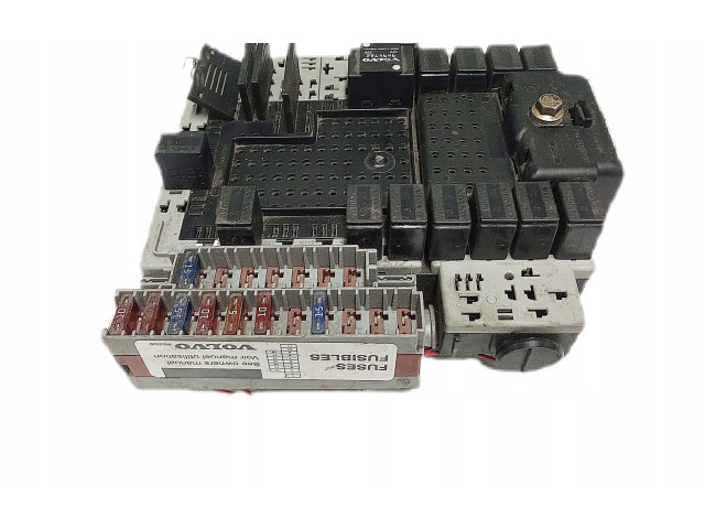 Блок предохранителей 9401802 Volvo S60