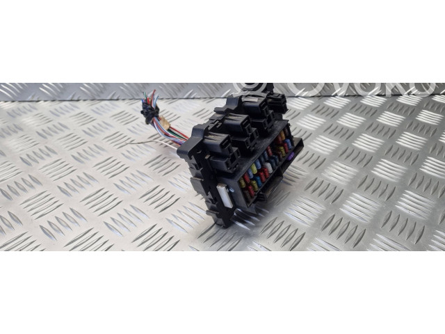 Pojistková skříňka 72404134 Nissan King Cab, Navara 2001