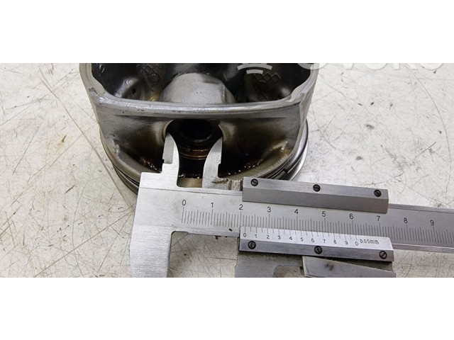 Píst 2730300620, 2730300820 Mercedes-Benz R W251 M 272.967