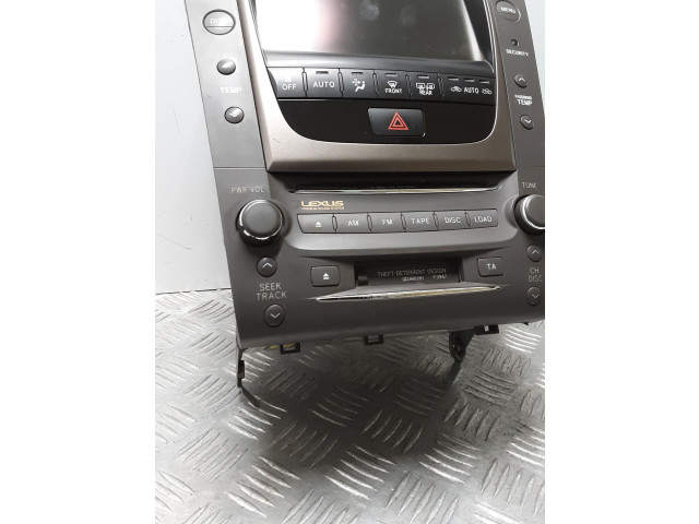 Радио/ проигрыватель CD/DVD / навигация