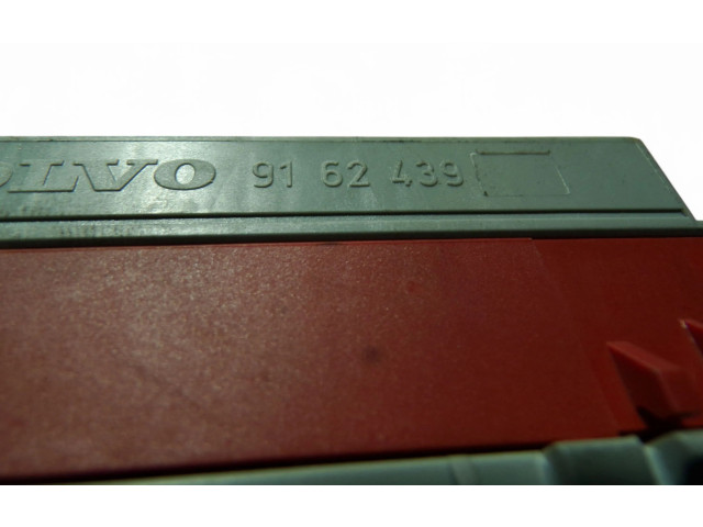 Блок предохранителей 9162439 Volvo S80