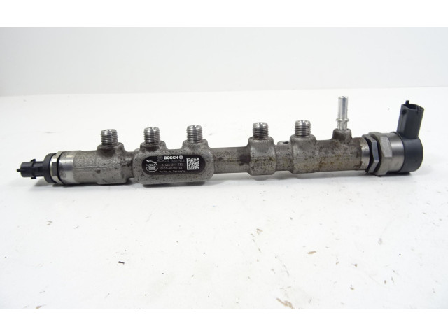 Топливная рампа G4D3-9D280-AA Jaguar XE