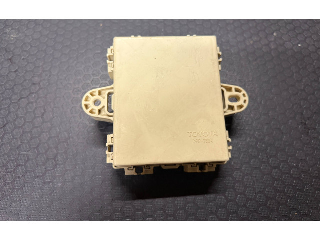 Блок предохранителей 8267048040 Lexus RX 330 - 350 - 400H