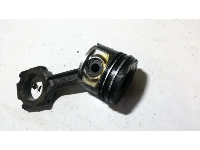 Píst Alfa Romeo 156 pro naftový motor 2.4