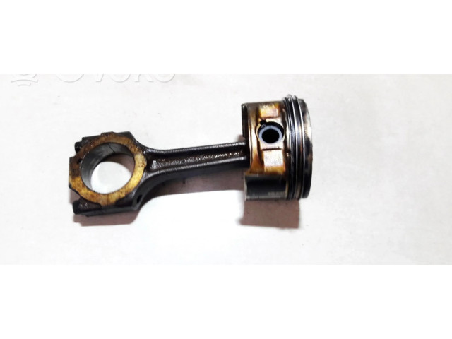 Píst    Alfa Romeo 156  pro benzínový motor 1.8  