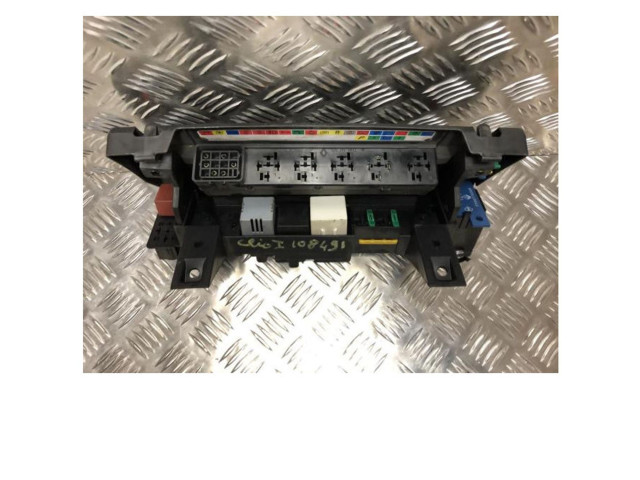 Ящик предохранителей (комплект)    Renault Clio I