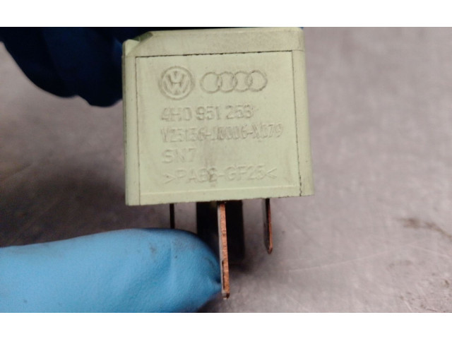 Блок предохранителей 4H0951253 Audi Q3 8U