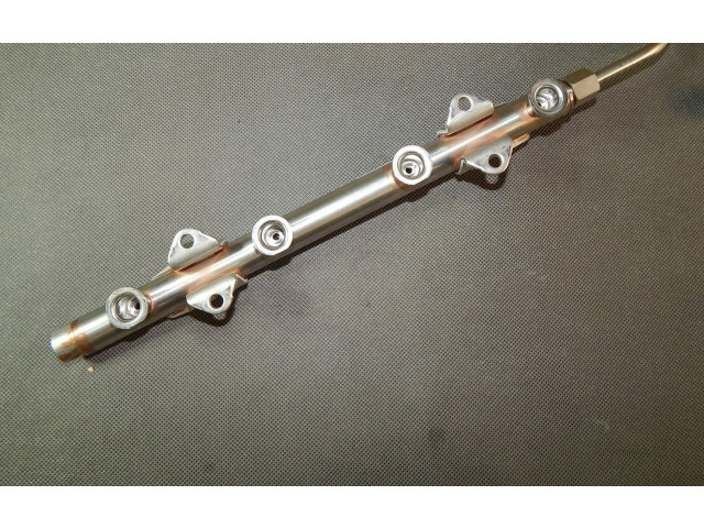 Топливная рампа 04F133320D   Skoda Kodiaq  