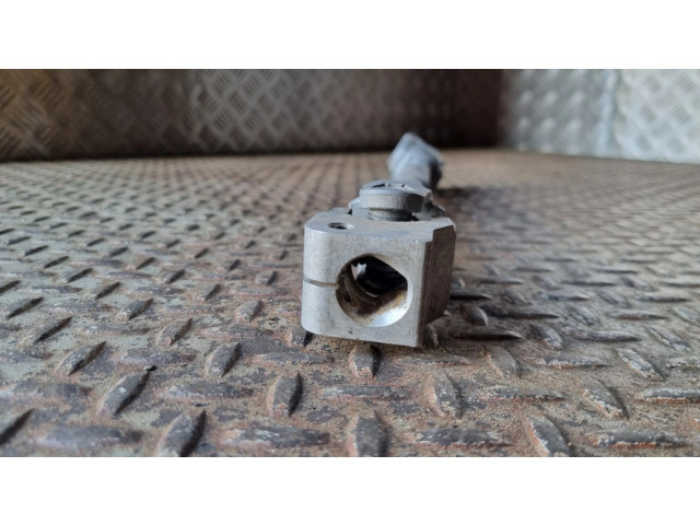 Крестовидная связь оси рулевого колеса