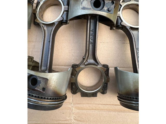 Píst MD152563, MD119671   Mitsubishi Pajero     