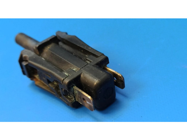 Передний датчик открытия / закрытия двери (крыло)