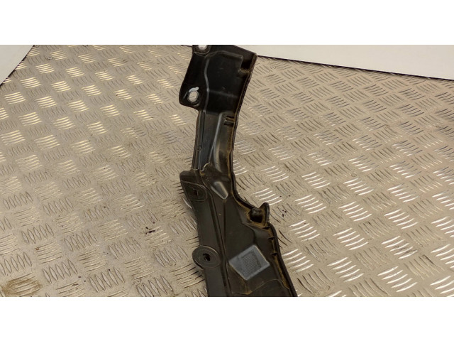 Другая деталь отсека двигателя