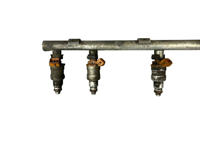 Топливная рампа Jeep Cherokee XJ для двигателя AMC 242 High Output