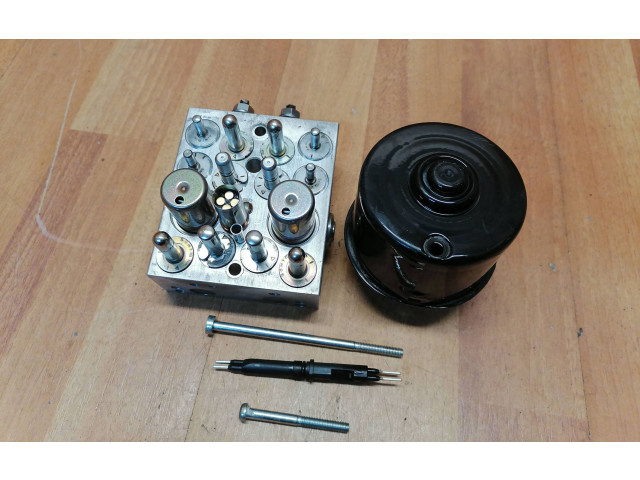 Jednotka ABS 8200808145, 10096014443 Renault Vel Satis 2007