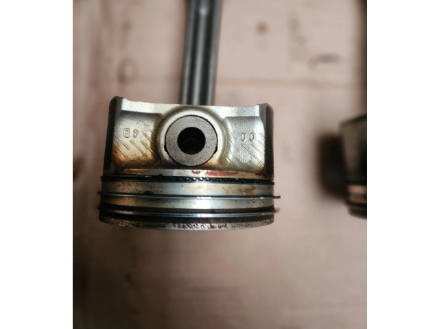 Поршень Mitsubishi Outlander