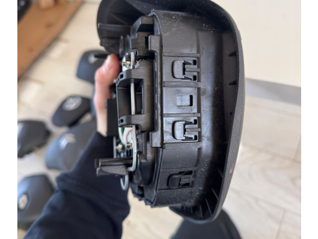 Надувная подушка для руля       Renault Clio IV  2012 -  года   