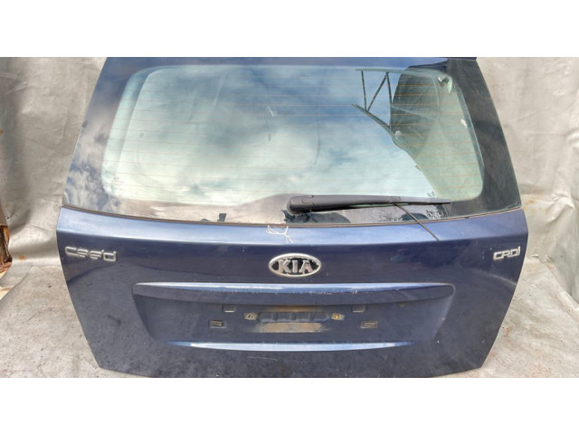 Задняя крышка (багажника)