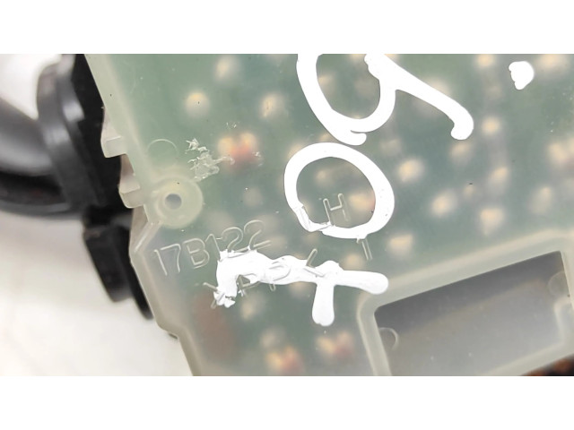 Ручка стеклоочистителей 17B122 Mazda 626