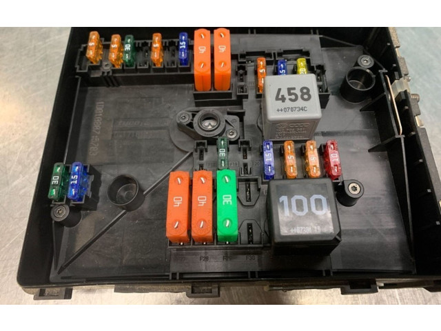 Pojistková skříňka Volkswagen Caddy 2007