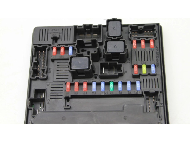 Pojistková skříňka 284B7JD02A Nissan Qashqai+2 2010