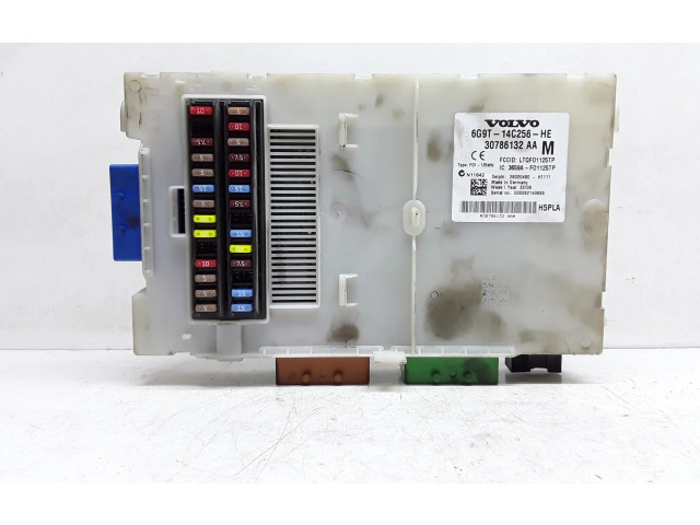 Блок предохранителей 30786132, 30786132AA   Volvo S80    