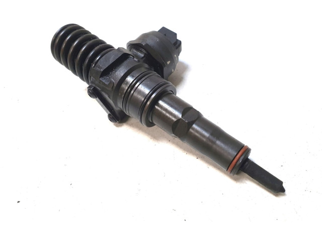 Vstřikovač 036130073AJ Audi A4 S4 B6 8E 8H AVB