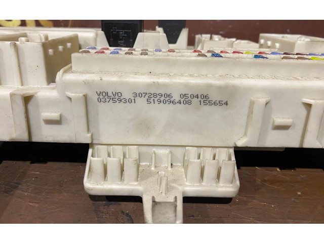 Pojistková skříňka 30728906 Volvo S40 2006
