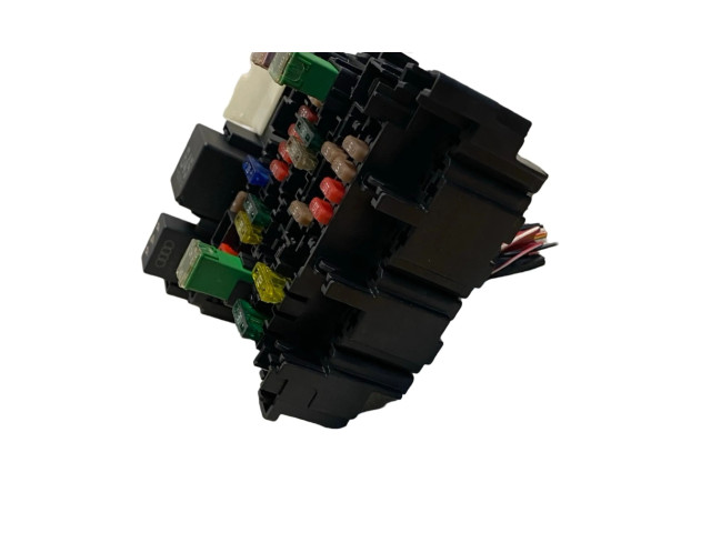 Блок предохранителей 5Q0937615C   Skoda Octavia Mk3 (5E)    